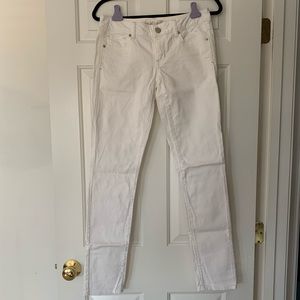White skinny jeans